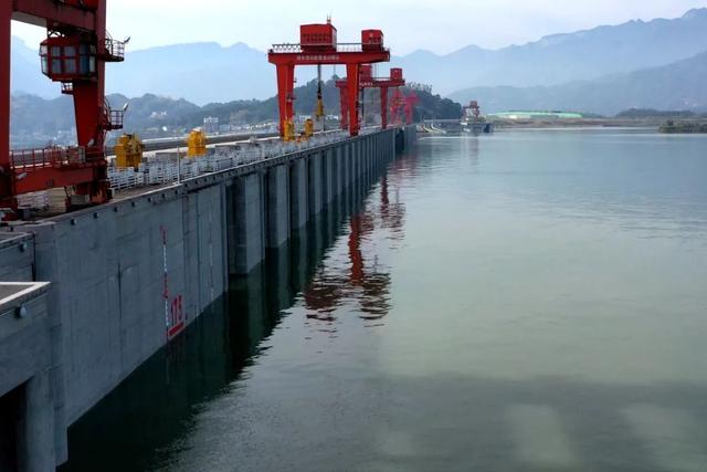 22年“数据长征”：他们用这本书“直播”三峡