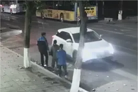 两男孩睡过站错过末班车 公交司机自掏腰包叫车送他们回家图片