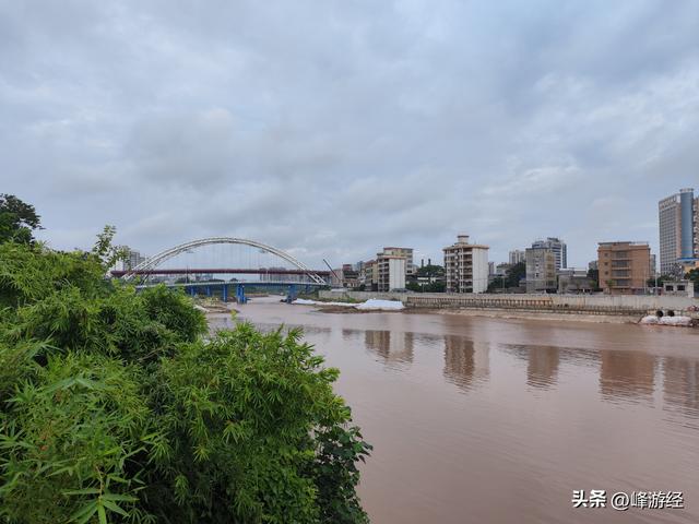 用玻璃护住的钦州宋代城墙，正修建运河的平南古渡，冯子材出生地