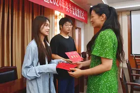 常州工会发放2024年“劳模创业金奖学金”图片