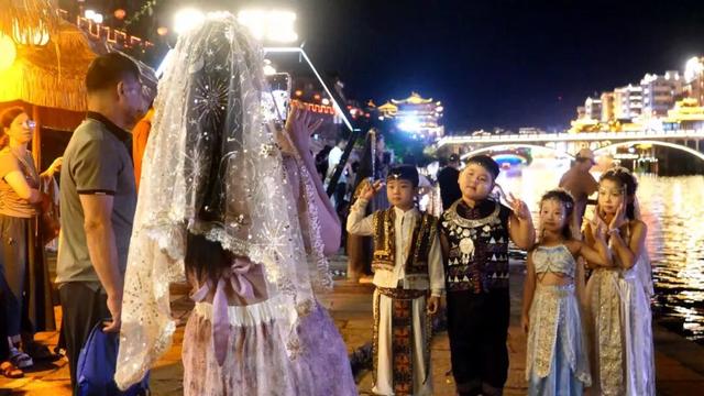 长汀：暑期文旅市场热力持续 千年古城“夜”态焕新引爆假期尾声