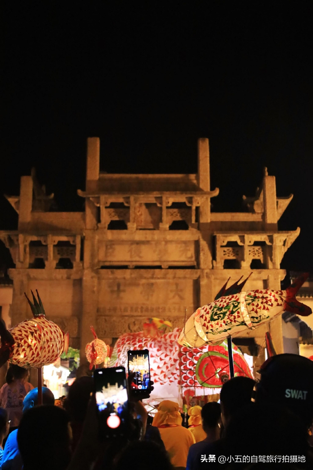 徽州古城2025终极攻略曝光！鱼灯展+非遗狂欢+暗黑美食