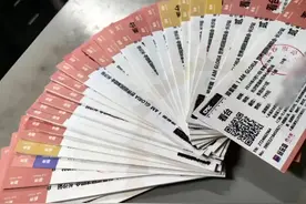 邓紫棋长沙演唱会主办方回应“粉丝场外喊退票”：“人证票”不一致无法进场，坚决抵制“黄牛”图片