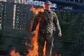 自焚赴死的25岁美国军人，烈火之中 岿然不动40秒让评论区沸腾哭泣图片