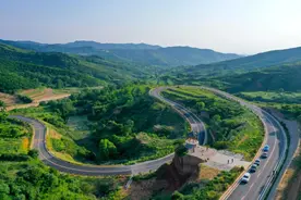 太行一号旅游公路畅通武乡农民致富“途”图片