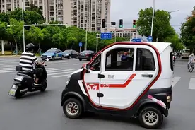 “老头乐”还能上路吗？交警：“一牌一证”是基础，满足3个条件图片