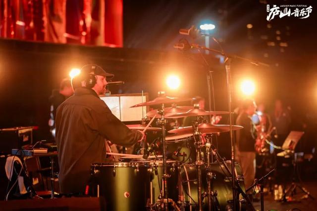 第二届庐山音乐节“邂逅”庐山赏枫季：乐队游客歌迷喜重重