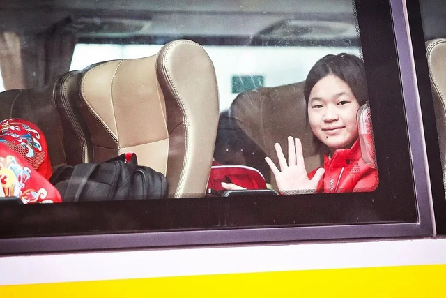 教练谈全红婵伤痛：胫骨踝关节都有伤，身上都是肌贴，每天都很疼