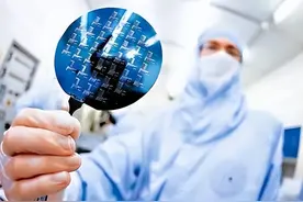 荷兰向我国售出257台光刻机，获7500亿元， 外媒发声图片