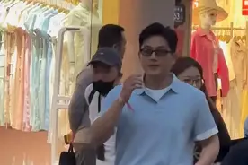 32岁欧豪现身泉州，身材突然发福，一身肌肉好壮实图片