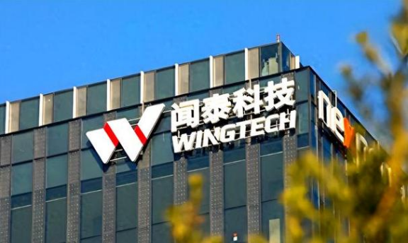 荷兰记者问首相：你认为荷兰的行为愚蠢吗，看看他怎么说？