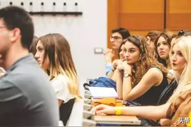 意大利总计5880多万人，普通人一个月的工资，到底有多少钱？图片