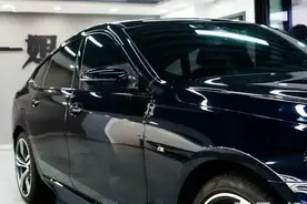 为什么汽车前挡不用贴膜？行业内幕曝光每年坑骗上万人图片