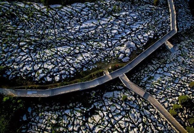 年味十足的山东宝藏小城，不仅是鲁菜重要发源地，还是“中国琉璃之乡”！