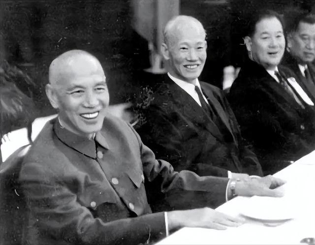 蒋介石孙子提出“两蒋”移灵大陆，台湾不同意，大陆一句话显格局