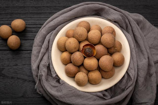 别只拿桂圆当零食！四大隐藏功效曝光，看完疯狂囤货