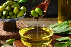 橄榄油只能凉拌，不能炒菜？高温会破坏营养、产生有害物质？真相图片