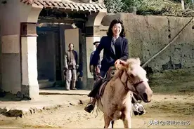 1943年，一个英国人悄悄来到敦煌莫高窟，拍下了22张罕见的照片图片