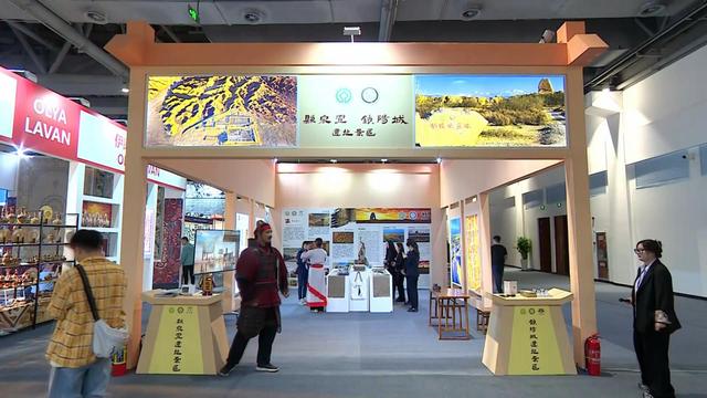 市民游客畅游文博会场馆 E馆F馆多元文化展魅力