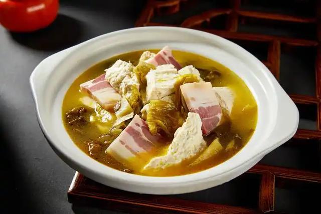曝光“毒砂锅”！用它煲汤就是煲“毒汤”，许多人家里还在用