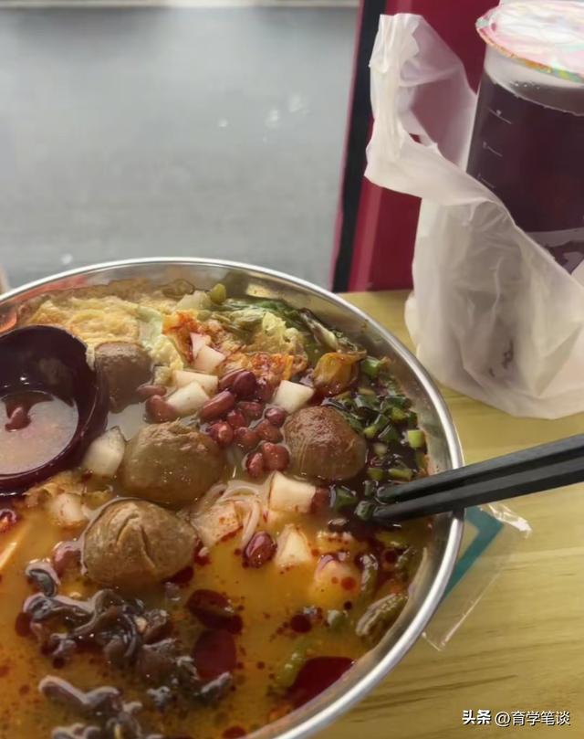 江西女幼师刘慧去世，仅21岁，娃娃脸很漂亮，身上莫名淤青后确诊