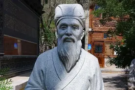 无人扶我青云志，我自踏雪至山巅。图片