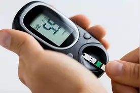 糖友提问：空腹血糖5.6就算高？餐后血糖比餐前低可能吗？图片