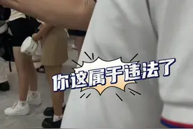 离了个大谱，女大学生食堂打饭，拿6双一次性筷子被指成偷窃违法图片