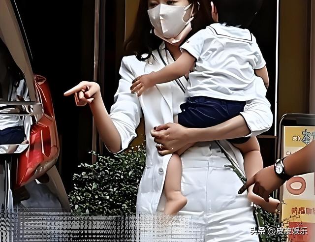 50岁林志玲婚后生活曝光，家务全包全家8点睡觉，儿子读国际学校