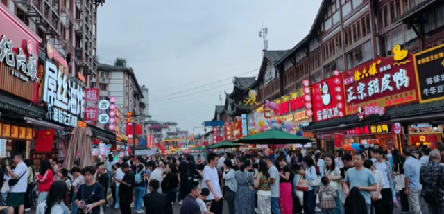 “双节联动”爆火出圈 乐山交出假日经济“高分答卷”