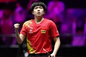 王楚钦发表获奖感言，感谢队友和搭档的支持，直言奖杯非常沉重图片