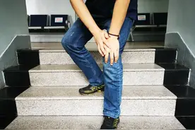 为什么有些患者会上下楼梯膝盖疼，走平路却没事儿？ ...图片