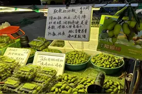 维 C 含量是橙子的 6 倍！这种长得像枣，浑身没毛的水果，竟是猕猴桃图片