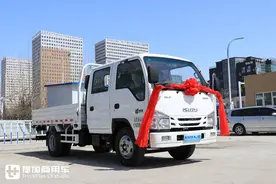 全新庆铃五十铃100P来袭，实拍双排座车型，带你看它有何升级改进图片