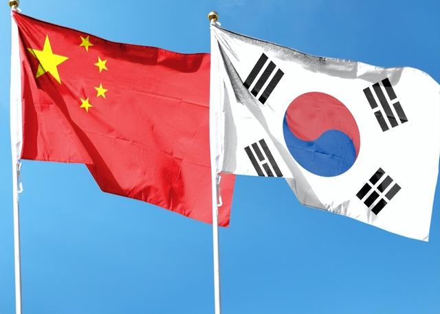 首尔爆发“反华”游行，网友疑惑：为什么中国人没有一丁点害怕？