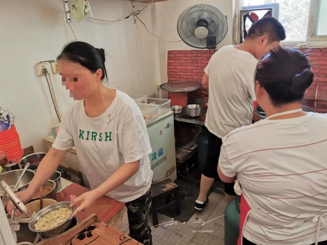 河南唯一的“热干面之城”？满满湖北味，游客直呼以为到湖北了