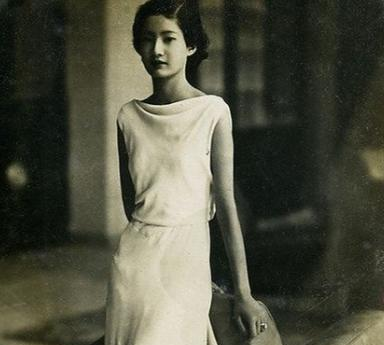 爱时为她破例，尊为皇后；不爱时任她凋零，不送最后一程