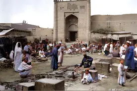 100多年前新疆喀什，香妃墓还未被盗，维族姑娘好漂亮图片