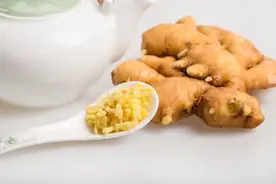 生姜水洗头靠谱吗？专家：还有比它更优的生发选择图片