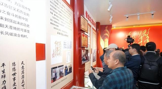 聂家后辈祭吴石将军墓，坟前催人泪下，“我爷爷还在台湾”