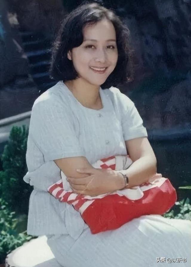 原来他们是夫妻，也都是演员，结婚41年恩爱如初	，活成了人生赢家