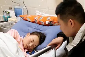 2019年，小伙奔波4000公里接重病女友：全世界放弃你，我也要救你图片