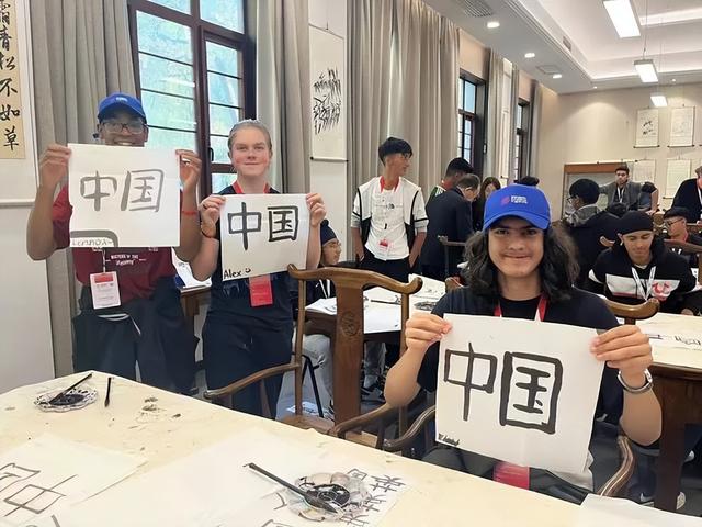 当“中式英语”杀疯全球，全世界都在说“long time no see”