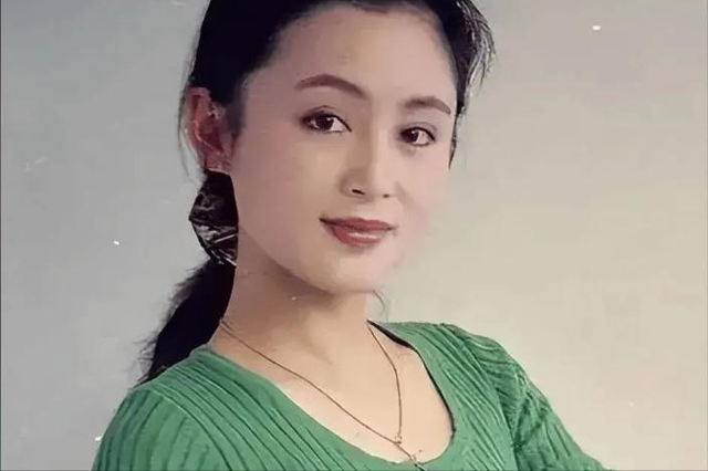 长得太美被导演占为己有，4年后生下大明星儿子	，17岁就成男一号