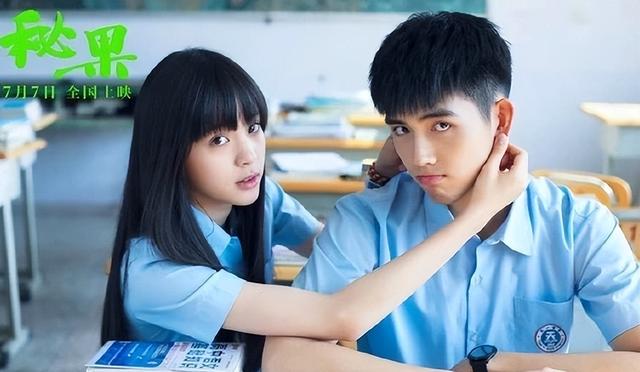 长得太美被导演占为己有，4年后生下大明星儿子，17岁就成男一号