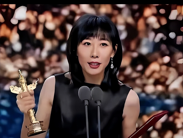 婚变传闻后，罗晋携任素汐与母亲去祈福，撕碎了唐嫣最后一丝体面