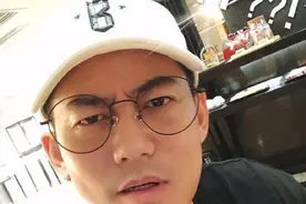 苏醒暴揍李炜10年后，如今再看两人的处境，究竟谁才是赢家？图片