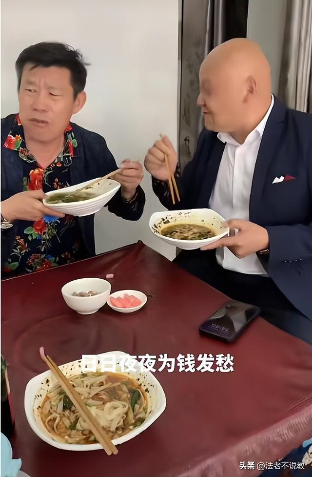5位过气明星回归农村生活，风光不再，摆摊卖茶叶蛋，种地养猪