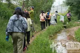 崇礼168超级越野赛落幕 志愿者捡拾赛道垃圾践行“无痕山野”图片