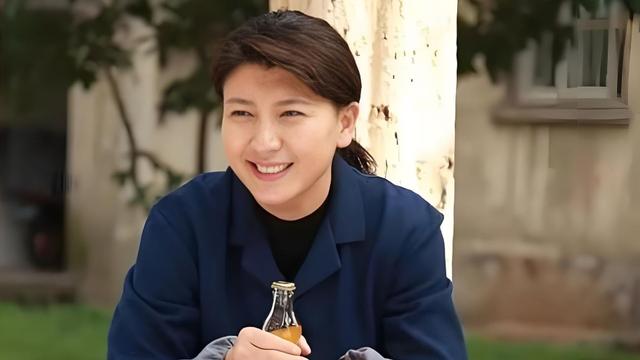 闫学晶就这样改写了自己的结局，留下的3个疑问，是时候该解开了